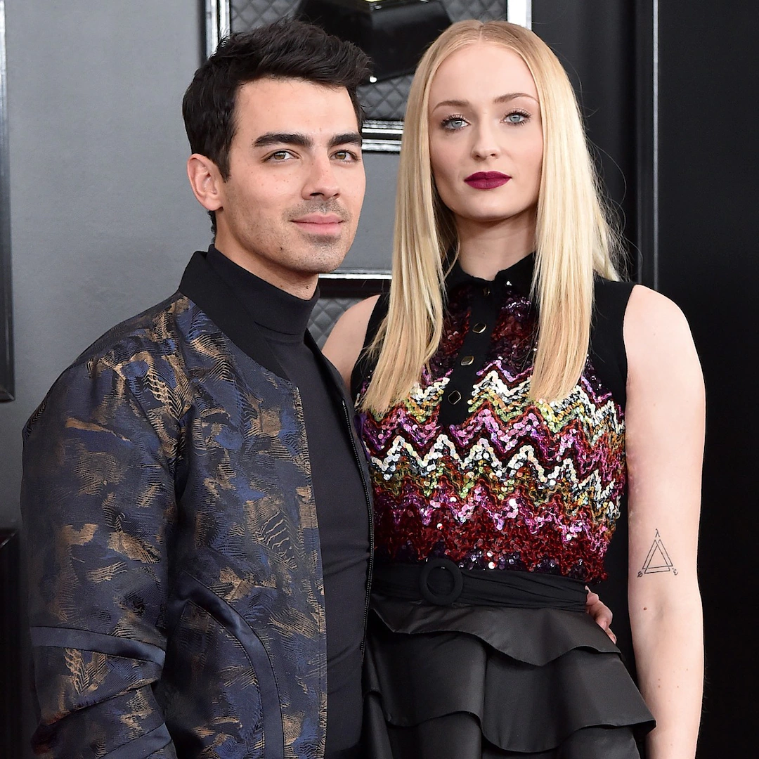 Pregnant Sophie Turner and Joe Jonas Are Burnin’ Up Paris Fashion Week