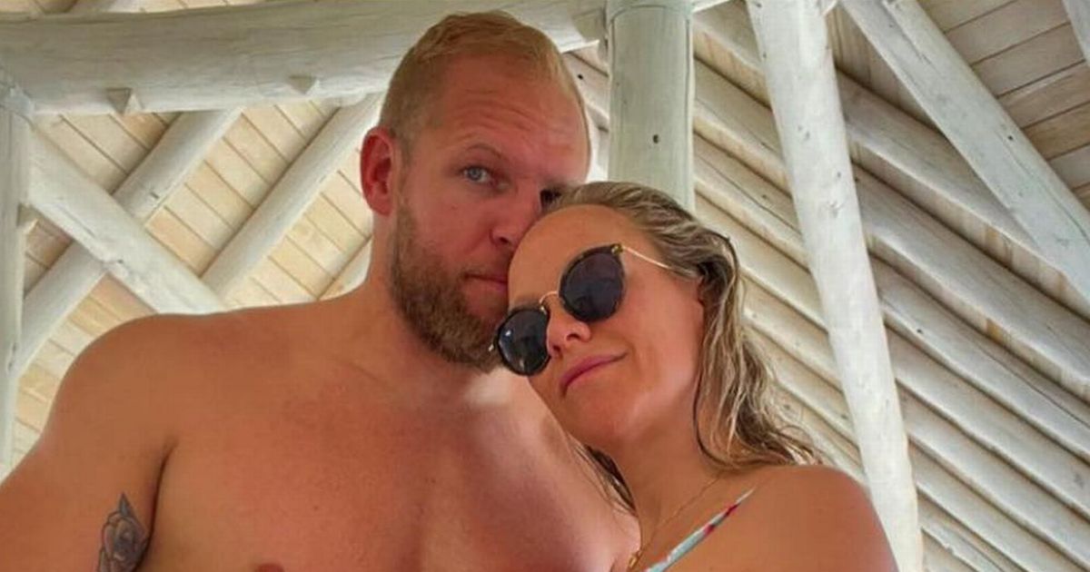 Chloe Madeley showcases blossoming baby bump in gushing tribute to James Haskell