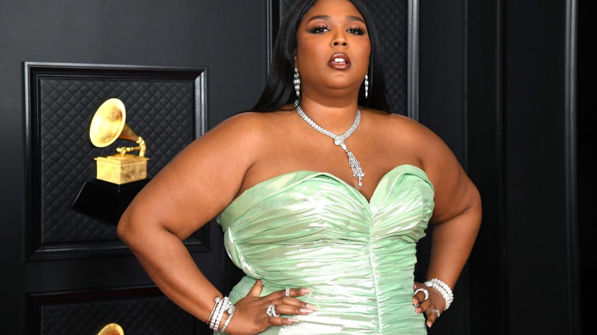 Lizzo & Other Celebrities React to Roe v. Wade Being Overturned