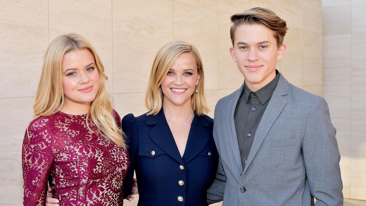 Reese Witherspoon Shares Photo with Husband Jim Toth and Her 3 Kids as They Celebrate Christmas