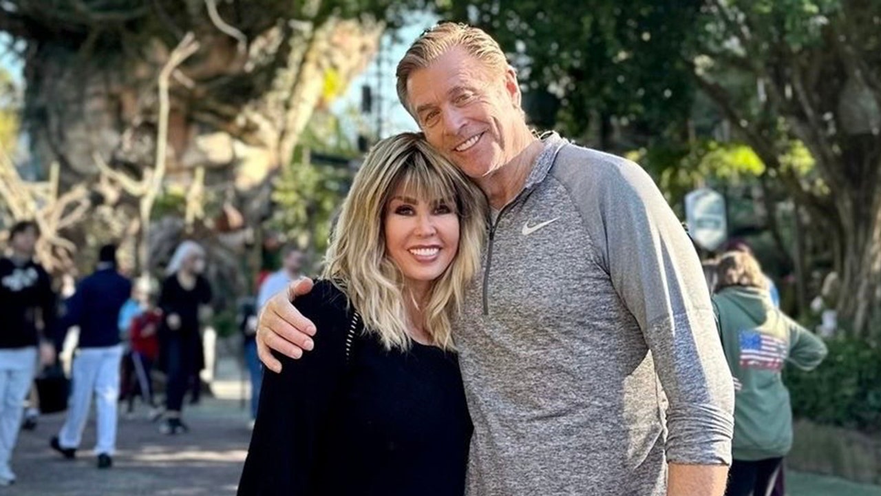 Marie Osmond debuts her new look in rare photo with husband Steve Craig at Disney World