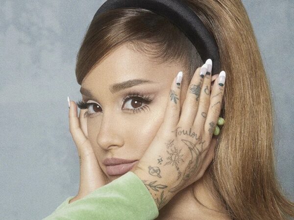 Ariana Grande’s #1s on the BBH100:

– 2018: Thank U, Next 
– 2019: 7 Rings
– 2020: Stuck With U, Rain On Me, Positions 
– 2021: Save Your Tears 
– 2023: Die For You *predictions* https://t.co/U3f3zltn5k