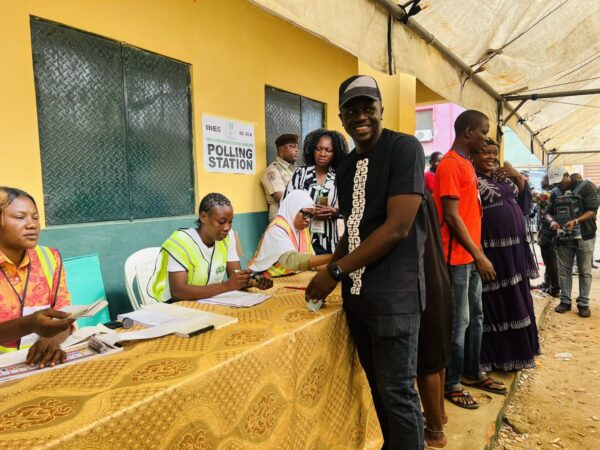 09:54am: Voted at my Polling Unit, Unit 006, Ward E3, Adeniji Adele, Lagos Island inside St Stephen Primary School (Same Unit as Governor @jidesanwoolu) 

#LagosDecides2023 https://t.co/vpsWUrhHUU