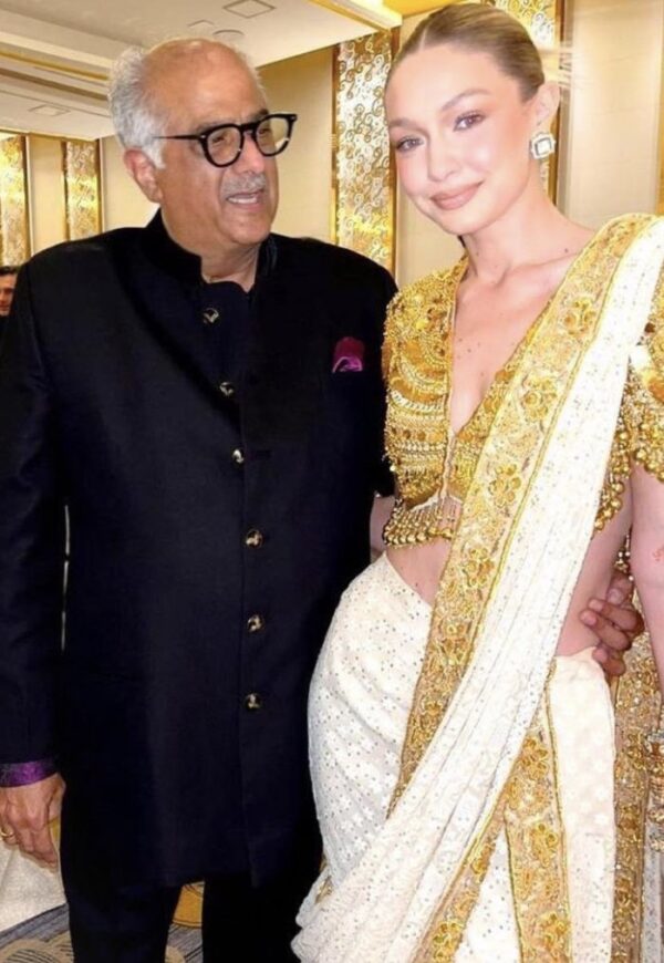 According to gayrukhpur wale Boney Kapoor is a globalstar as he is not only posing a picture with Gigi Hadid but holding her thin waist 😭🤣 https://t.co/shyiCwKv3V