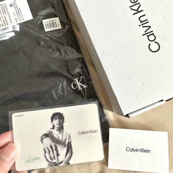 Calvin Klein x Jungkook with photocard benefit for 900 first customer😍  i’m so lucky to be included in 900😭

disclaimer : i bought this from CK beijing
#CalvinKleinxJungkook https://t.co/DPzlJx9orL