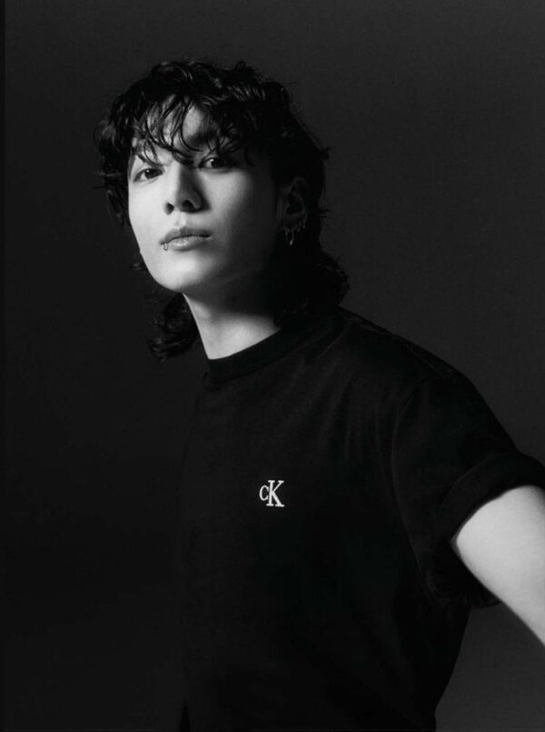 📸 Jeon Jungkook para a Calvin Klein 💜

                    PERFEITO! 

🦁 @BTS_twt #JUNGKOOKxCALVINKLEIN https://t.co/h8DgxLty5t