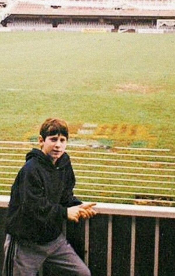 A 13 year old Lionel Messi at the Camp Nou in 2001 ? https://t.co/ymT8GEkPO7