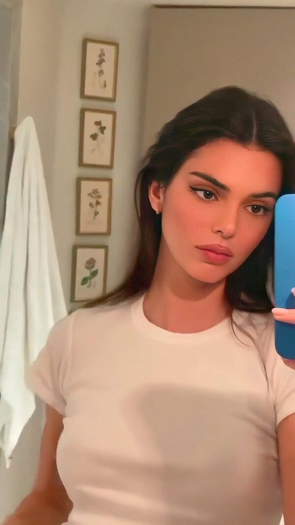 Kendall Jenner: Cristiano Ronaldo bana çıkma teklifi etseydi ona cevabım kesinlikle "evet" olurdu.

(2016) https://t.co/3cyo38pUc5