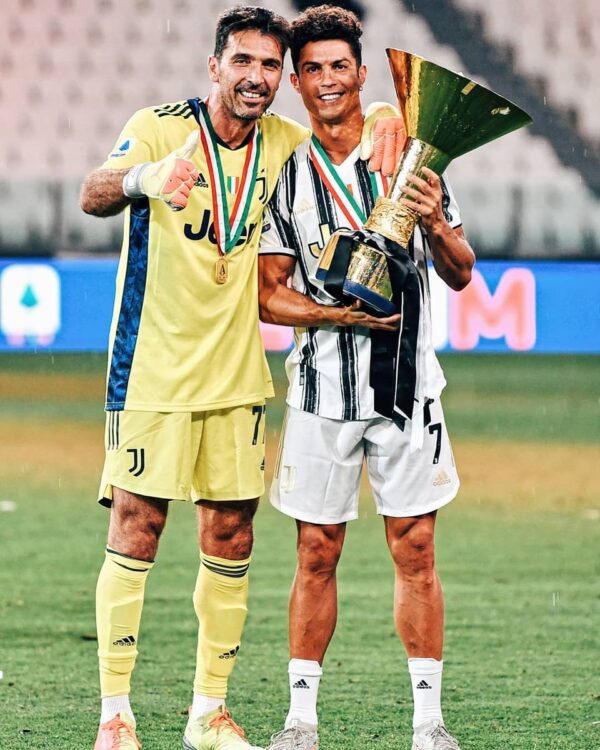 ? Cristiano Ronaldo & Gigi Buffon. ❤️ https://t.co/xic78ErWSX