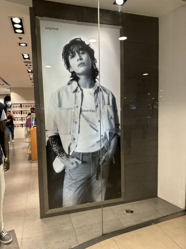 So we entered Calvin Klein store in Trinoma, as I was looking at the denim jacket section, a staff approached me. They said the price of the denim jacket modeled by JK and the t-shirt was already sold out.

I guess they know their market. 😂💜 https://t.co/hmdV5sAOzZ