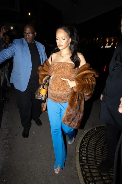 This week @Rihanna put forward a new twist on the tube top by choosing a look fresh off JW Anderson’s fall 2023 runway https://t.co/n2NJ6DhmSW https://t.co/5GFsBYCAY1
