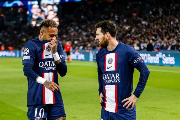 Famous Footballers Who Idolize LIONEL MESSI ?

A Thread ?

1. Neymar

"I have great respect for what he has done for football and especially for me.” https://t.co/d5WSl0DgSz