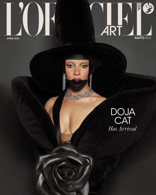 Doja Cat on the cover of L’Officiel Art.

Photography by Greg Lotus
Styled by Brett Alan Nelson https://t.co/Lo4WHgt7zG