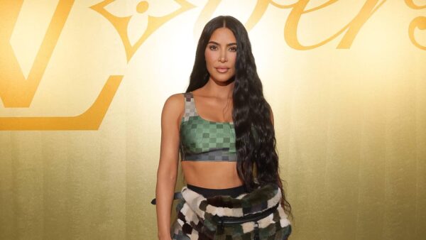 Kim Kardashian Once Again Called Out For ‘Unnecessary’ Photoshop Fail whatstrending.com/kim-kardas…