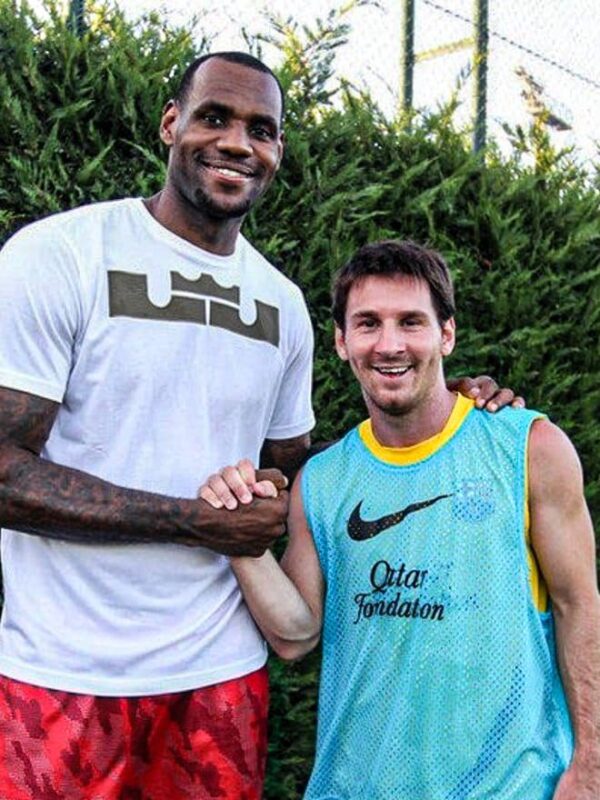 RT by @undefined: 🚨🇦🇷 Se espera la PRESENCIA de LeBron James en el DEBUT de hoy de Lionel Messi con Inter Miami. Vía @mcten. pic.twitter.com/CXeez1TTT1