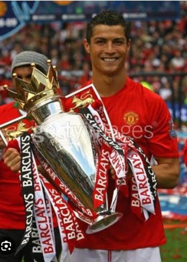 FERDINAND: "I would advise people to go back and watch clips of Cristiano Ronaldo in Man Utd shirt. There was no one like him and there has been nothing like him since." #CR7 @Cristiano #goat 🐐