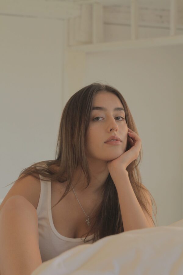Ella Rossi drops emotional indie-soul-pop single titled “Linen”