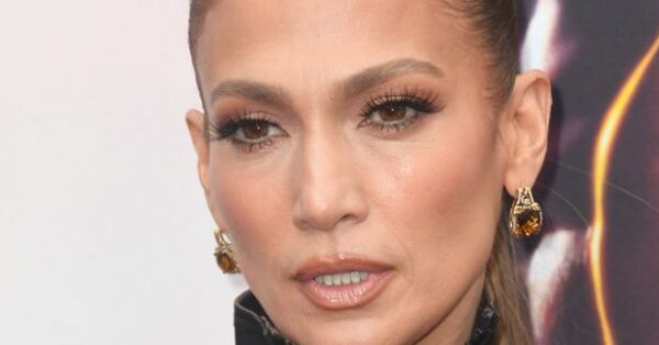 Jennifer Lopez reveals her natural hair length with the most 'regular folk' effortless hairstyle