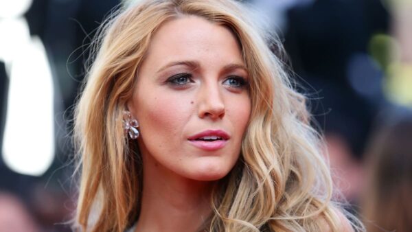 Blake Lively’s wows in head-turning new look during tense moment with A lister