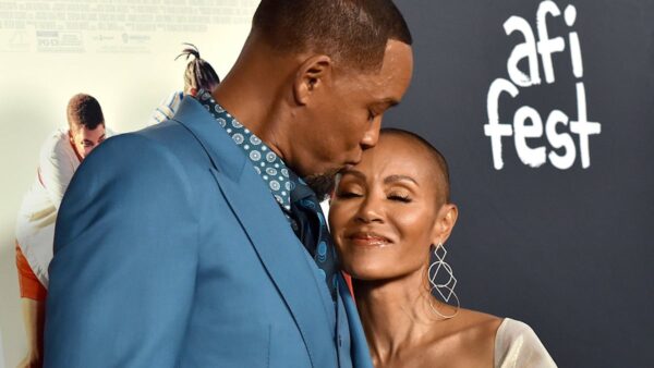 Will Smith and Jada Pinkett-Smith pose with all three children in breathtaking beach photo