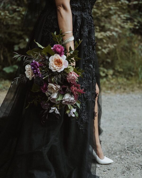 The black dress was ?‍??‍? 
This wedding was nothing short of AMAZING, we traveled to Portland, Oregon with @ambushe…