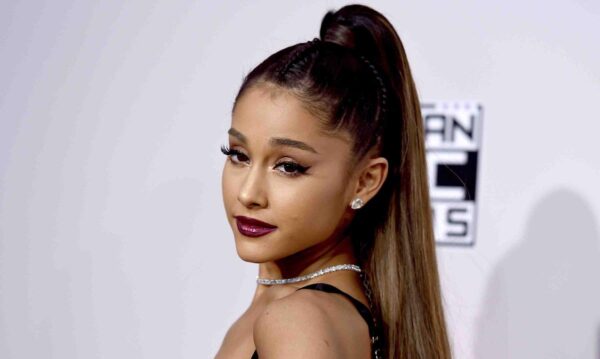 Ariana Grande, Mark Ruffalo y Guillermo del Toro, entre otros, en contra de la prohibición de libros en Estados Unidos