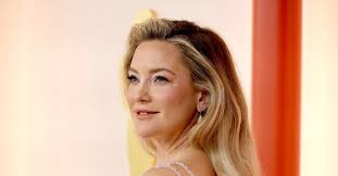 Kate Hudson Rocks Plunging Barbiecore Gown With '80s Twist …