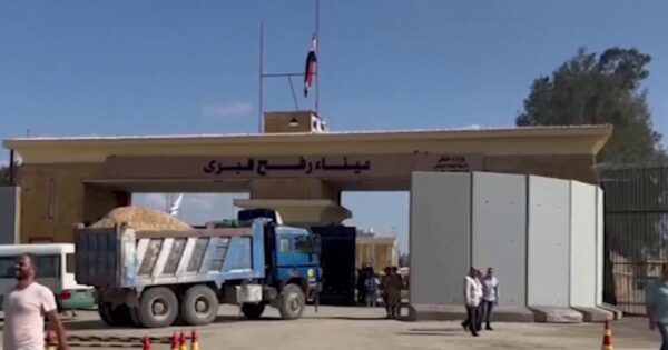 Twenty trucks carrying humanitarian aid for Gaza pass through Rafah crossing