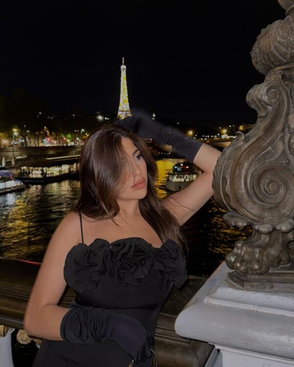 Blurred lines, …clear memories.✨ 
.
.
.
 #ootn #ootd #blackdress #paris #parís #parisienne #parisian #toureiffel #vacay …
