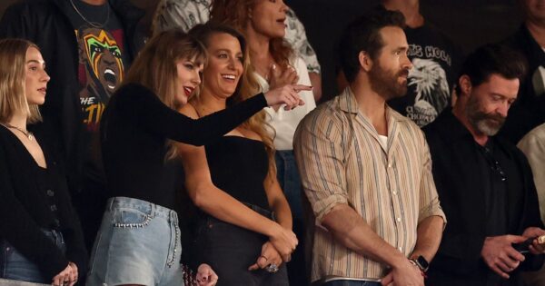 Taylor Swift Brings Pals to Travis Kelce’s Game Against New York Jets