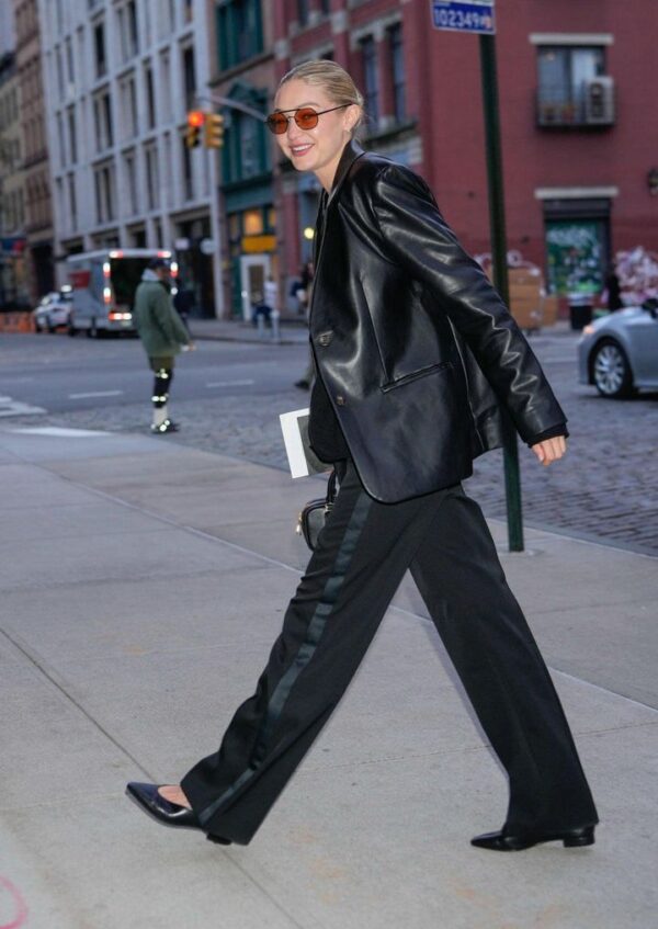 NOVEMBER 13TH: GIGI HADID ARRIVING BACK AT HER APARTMENT IN NEW YORK.