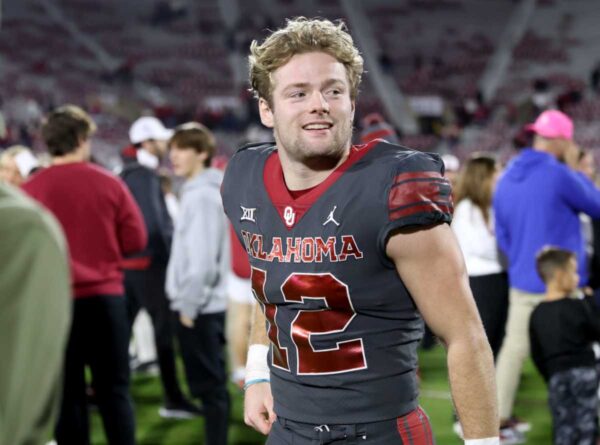 Oklahoma WR Drake Stoops a Finalist for Burlsworth Award