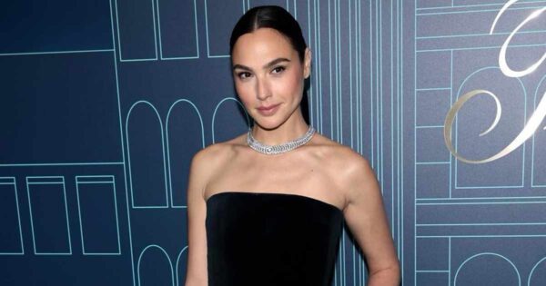 When Gal Gadot Flaunted Her Sculpted Legs Wearing The Coziest Sweater & The Blingiest Silver Boots Serving Inspiration For The Cold December Night-Out Attires With Your Homies!