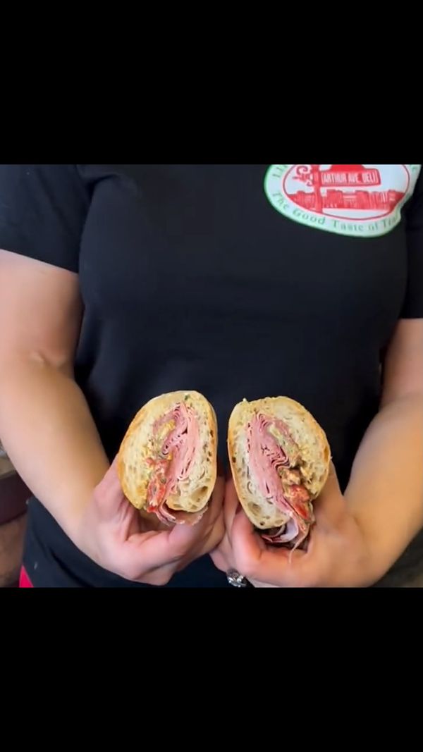 #MandyRose Showcases Her Holiday Sandwich at Her Family's Deli! ??