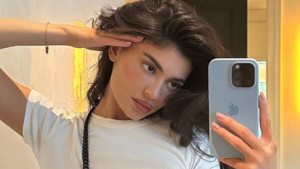 Kylie Jenner shows off bare belly in crop top and low-rise jeans for new selfie after fans say she ‘announced’ pregnancy