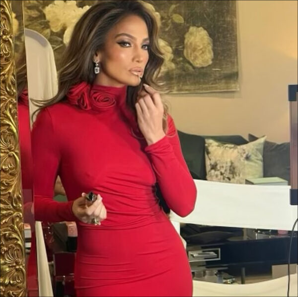 Jennifer Lopez Nailed Holiday Dressing in a Red-Hot Party Dress