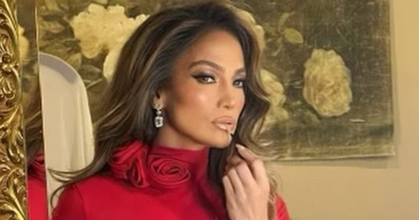 Jennifer Lopez’s Red Dress Is A Masterclass In Holiday Party Dressing
