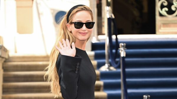 Jennifer Lawrence’s Ballet Flats Exude 2010s Business Casual Vibes