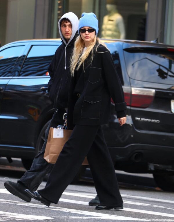 DECEMBER 19TH: GIGI HADID AND ANWAR HADID OUT AND ABOUT IN NEW YORK.