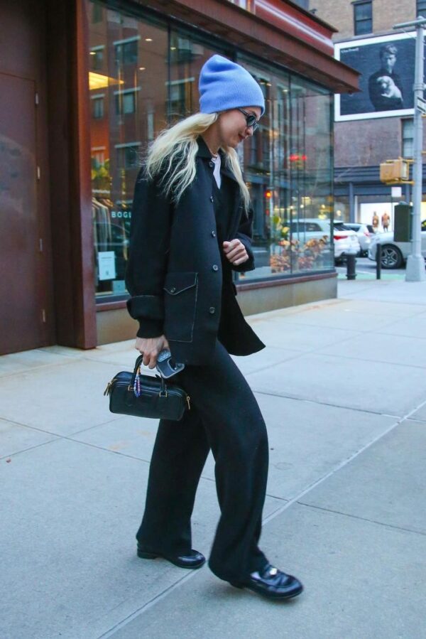 DECEMBER 19TH: GIGI HADID LEAVING HER APARTMENT IN NEW YORK.