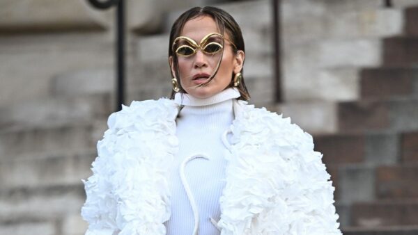 Jennifer Lopez’s Schiaparelli Rose Coat Is Made of of Real Petals