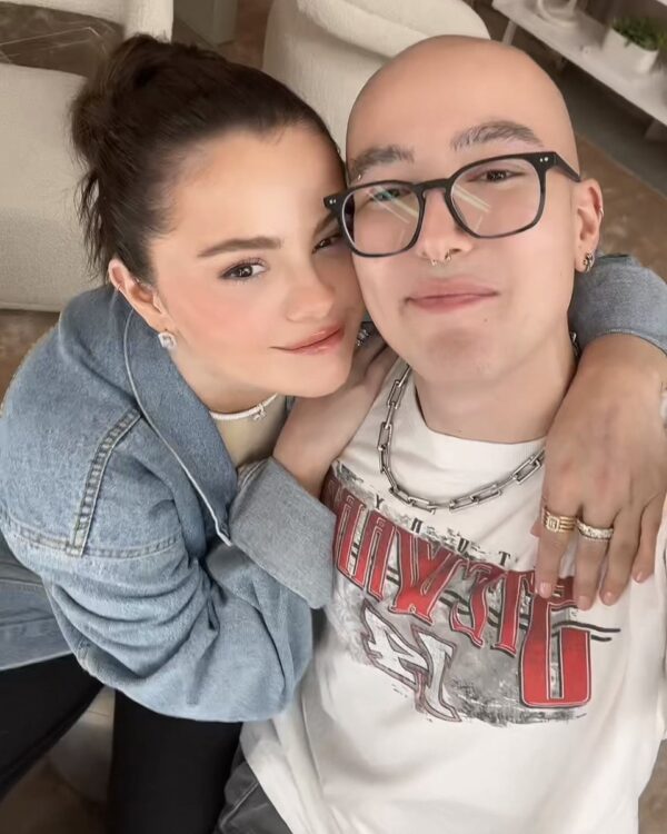 Selena Gomez junto a Rare Beatu celebraron el cumpleaños de Tim. ???? https://t.co/1Gmzh0u5XV