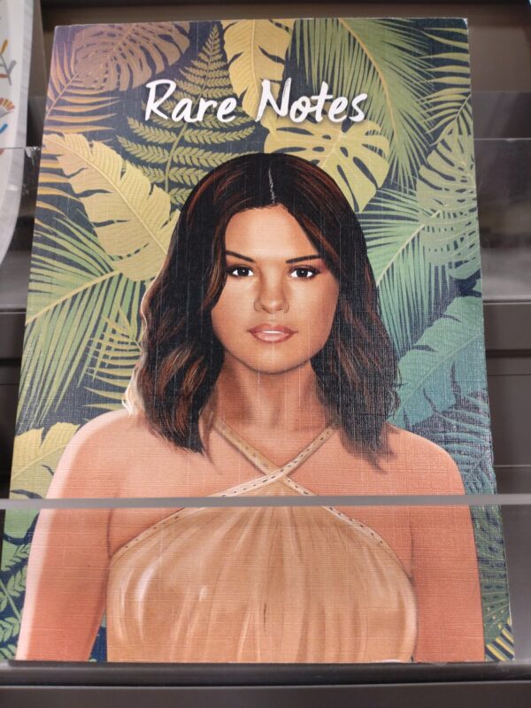 On this notepad cover, they've made Selena Gomez look like Atreyu from The Neverending Story. ???? https://t.co/9MSuTNKVIK