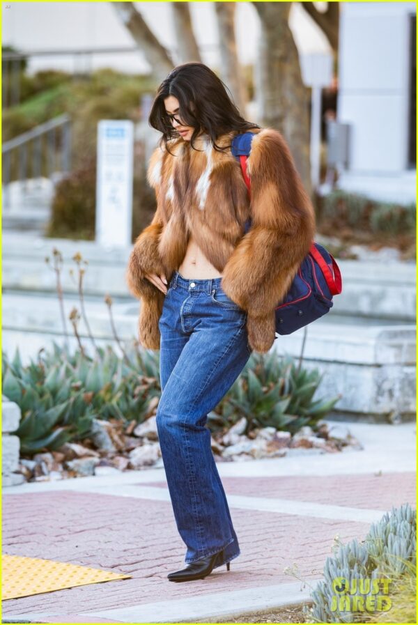 Kylie Jenner Flashes Her Abs In Fur Coat During Valentine’s Day Outing: Photo 5014373 | Kylie Jenner Photos | Just Jared: Celebrity News and Gossip