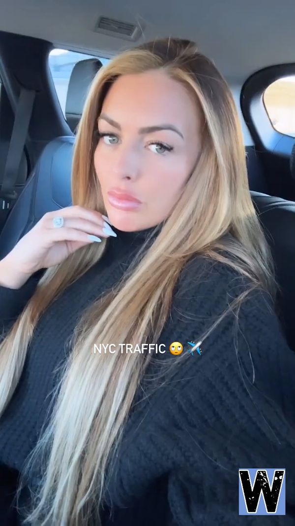 #MandyRose finds herself in the midst of NYC traffic chaos! ????