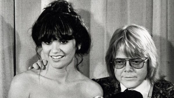 GRAMMY Rewind: Watch Linda Ronstadt’s Sweet & Simple Acceptance Speech In 1977