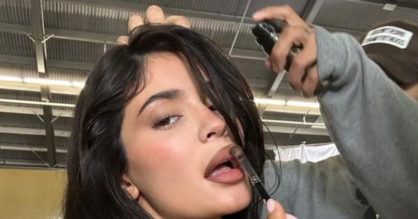 Kylie Jenner’s 2017 Makeup Tutorial Will Take You Back To A Simpler Time