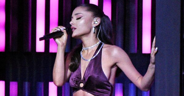 Ariana Grande Wore Two Viral TikTok Brands On The Voice
