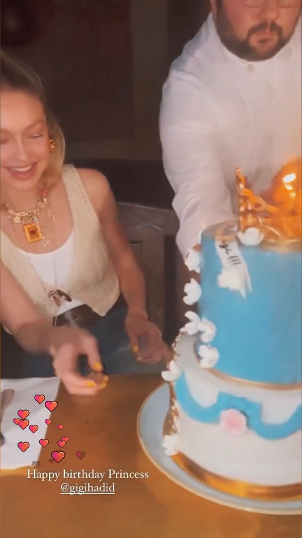 Gigi Hadid celebrating 28th Birthday in 2023 with friends ???? #throwback #gigihadid #bellahadid #zaynmalik #bradleycooper…