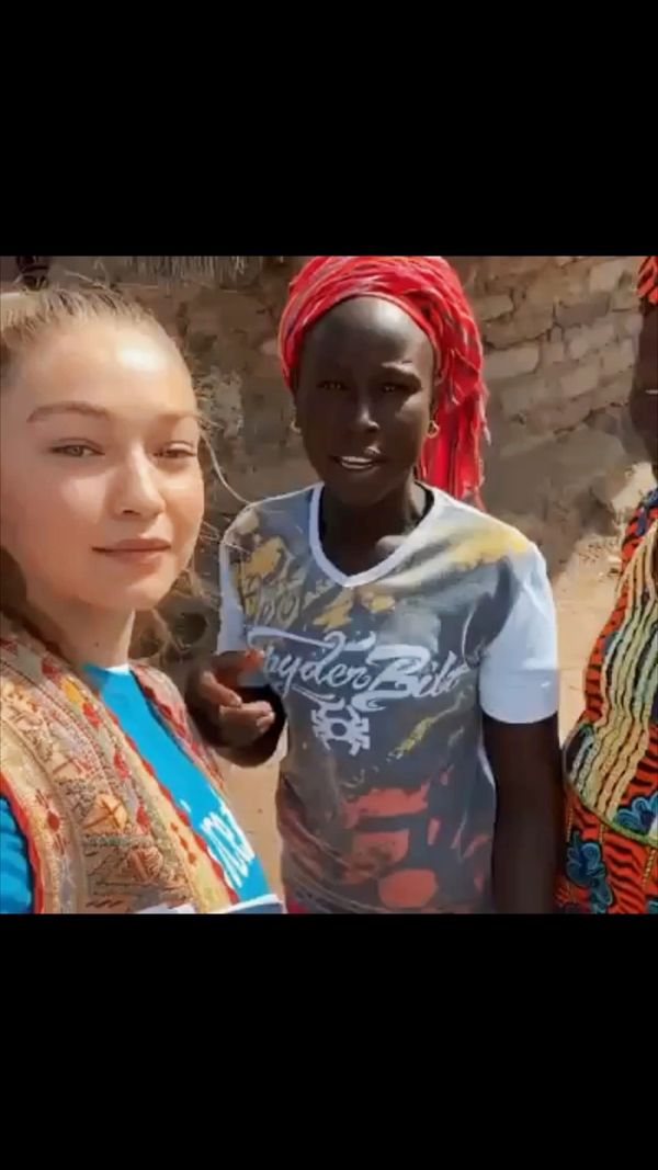 Gigi Hadid with children at UNICEF Senegal and Bangladesh???????? #gigihadid #bangladesh #senegal